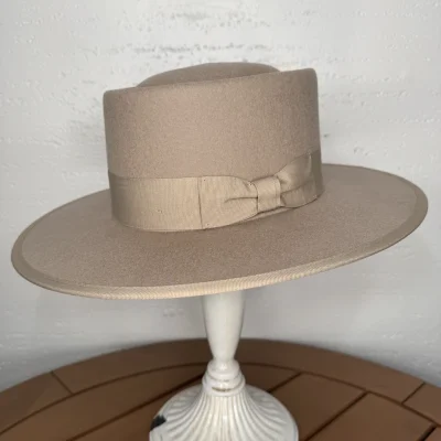 Sandy Boater Hat in Beige